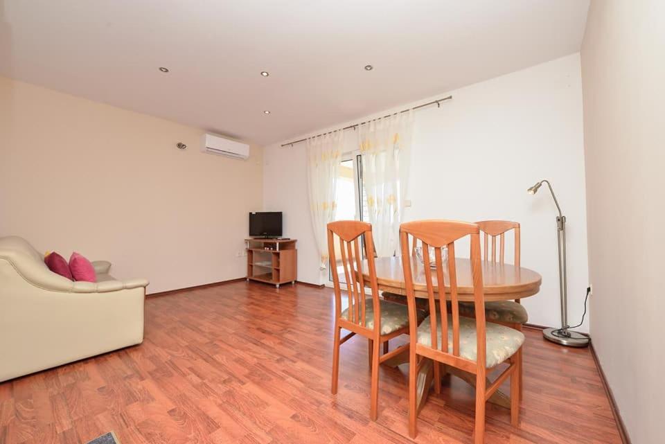 Sreca Apartment Near Beach With Bbq Bibinje Exterior foto