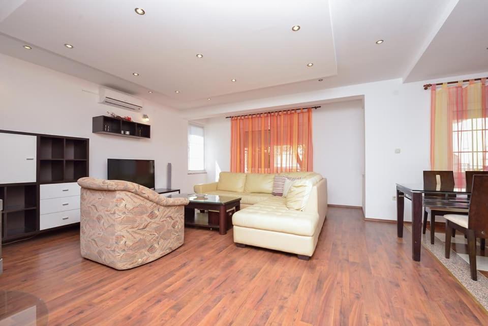 Sreca Apartment Near Beach With Bbq Bibinje Exterior foto