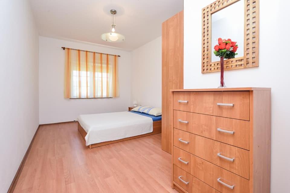 Sreca Apartment Near Beach With Bbq Bibinje Exterior foto