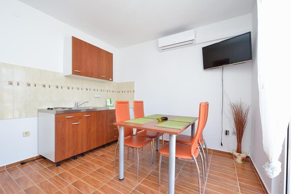 Sreca Apartment Near Beach With Bbq Bibinje Exterior foto