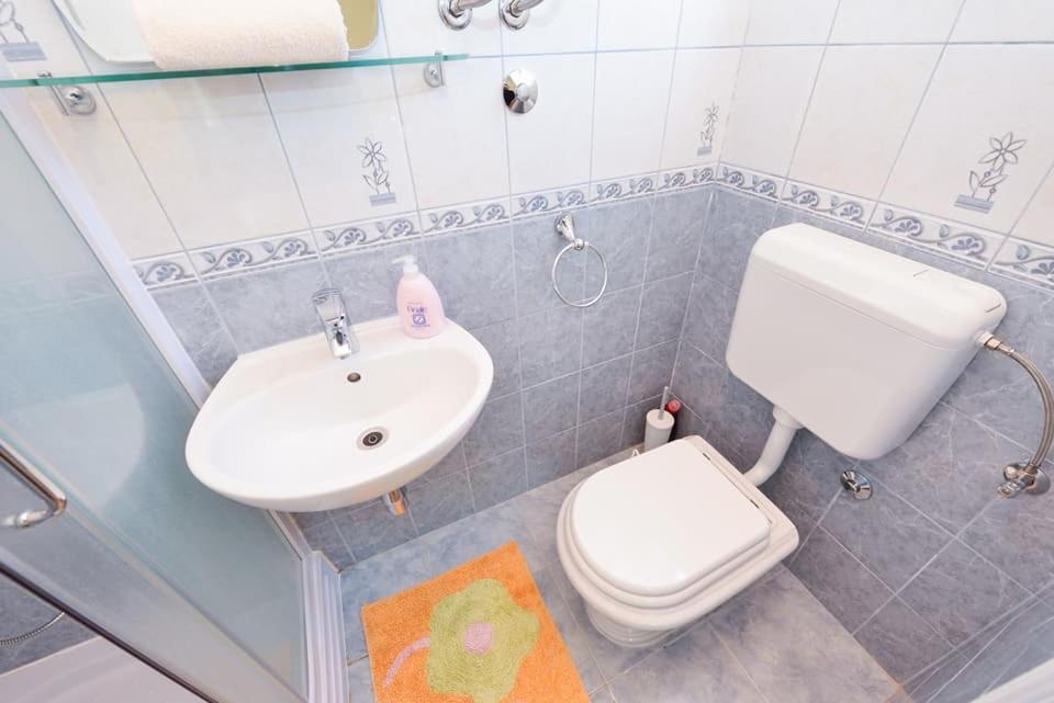 Sreca Apartment Near Beach With Bbq Bibinje Exterior foto