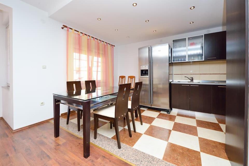 Sreca Apartment Near Beach With Bbq Bibinje Exterior foto