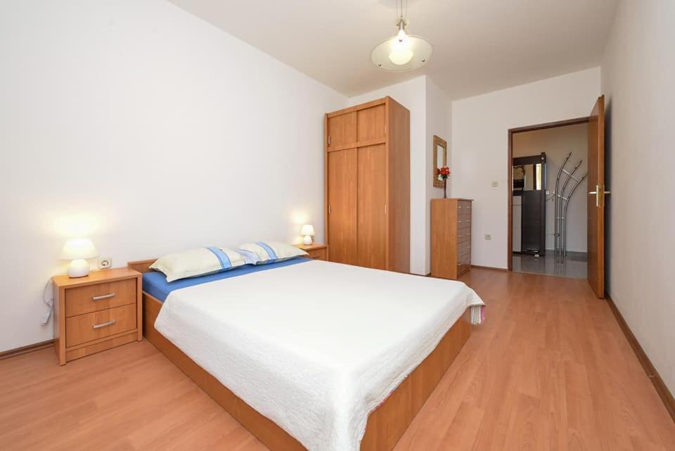 Sreca Apartment Near Beach With Bbq Bibinje Exterior foto