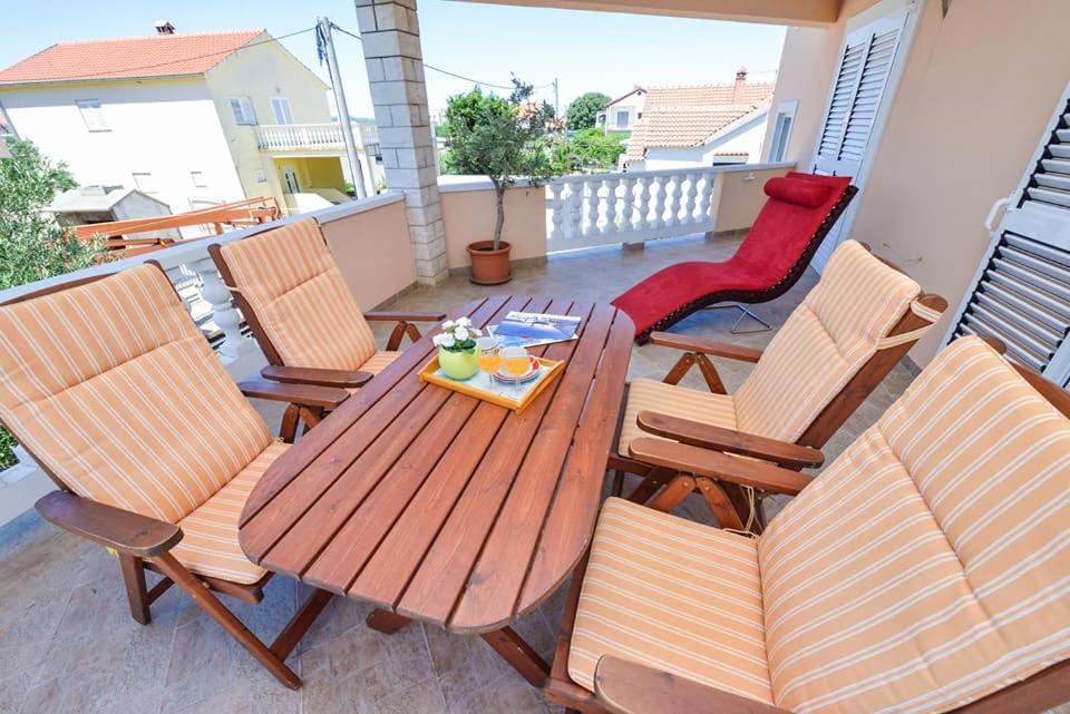 Sreca Apartment Near Beach With Bbq Bibinje Exterior foto
