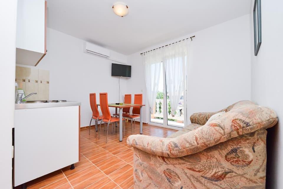 Sreca Apartment Near Beach With Bbq Bibinje Exterior foto